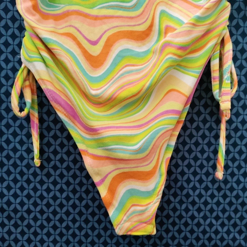 Almost Famous - Junior's long sleeve bodysuit with colorful swirl. New. Size - M - Picture 7 of 9